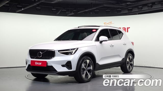 Volvo XC40 B4 Ultimate Bright — пробег 50 640 км — фото 1 из 5