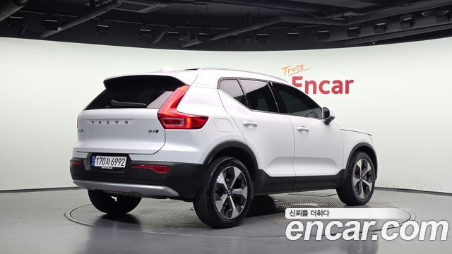 Volvo XC40 B4 Ultimate Bright — пробег 50 640 км — фото 2 из 5