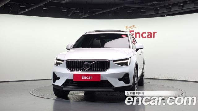 Volvo XC40 B4 Ultimate Bright — пробег 50 640 км — фото 3 из 5