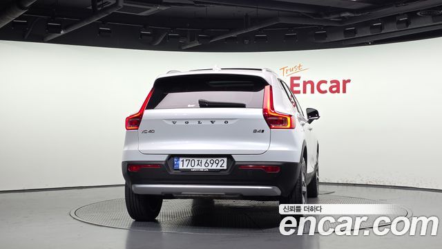 Volvo XC40 B4 Ultimate Bright — пробег 50 640 км — фото 4 из 5