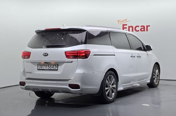 Kia Carnival 9-Seater Prstige — пробег 94 538 км — фото 2 из 5