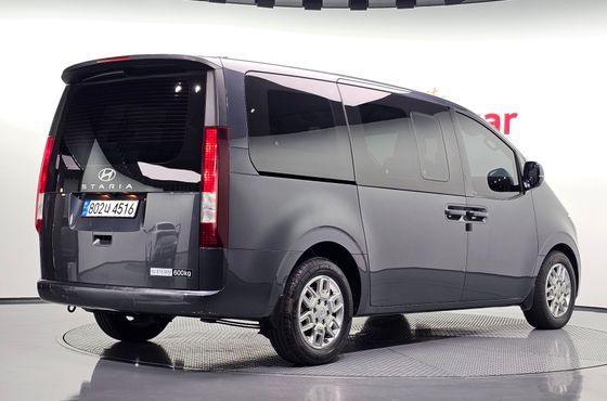 Hyundai Staria Cargo 5-Seater Modern — пробег 173 950 км — фото 2 из 5