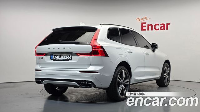 Volvo XC60 T8 R-Design — пробег 55 297 км — фото 2 из 5
