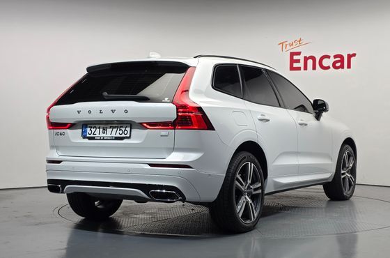 Volvo XC60 T8 R-Design — пробег 55 297 км — фото 2 из 5