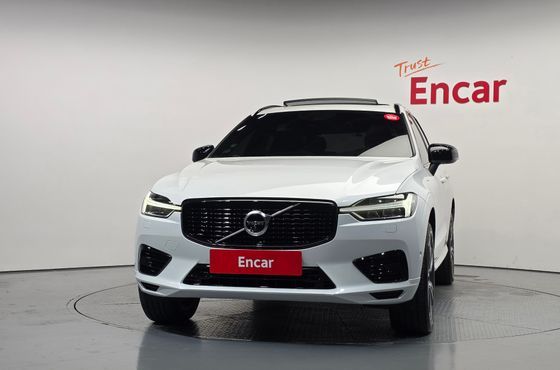 Volvo XC60 T8 R-Design — пробег 55 297 км — фото 3 из 5