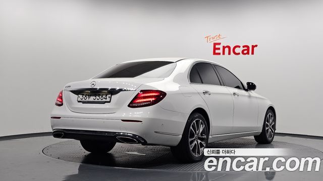 Mercedes-Benz E-Class из Кореи Encar
