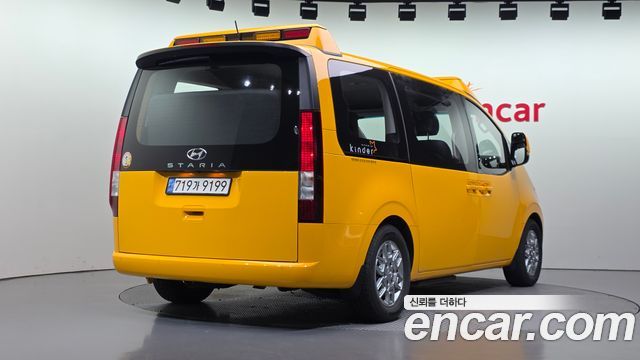 Hyundai Staria L3.5  Kinder Safety Car 15-Seater — пробег 26 287 км — фото 2 из 5