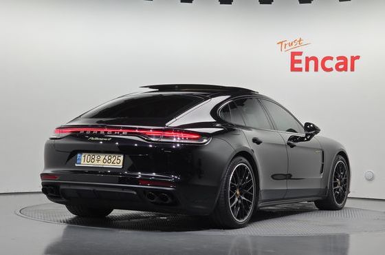 Porsche Panamera 2.9 AWD E-Hybrid Platinum Edition — пробег 76 425 км — фото 2 из 5