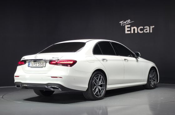 Mercedes-Benz E-Class E220d 4MATIC AMG Line — пробег 95 090 км — фото 2 из 5