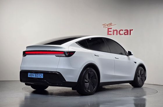 Tesla Model Y Premium RWD — пробег 14 759 км — фото 2 из 5
