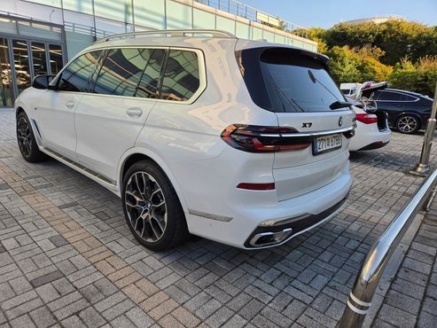 BMW X7 xDrive 40i M Sport 6STR — пробег 18 715 км — фото 2 из 5