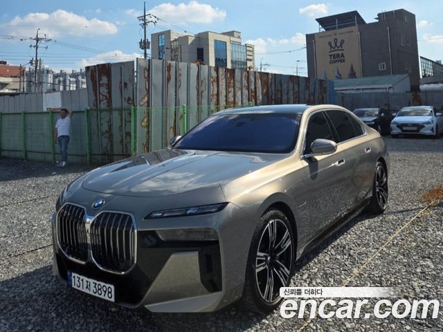 BMW 7-Series 750e xDrive M Sport — пробег 6 500 км — фото 2 из 5