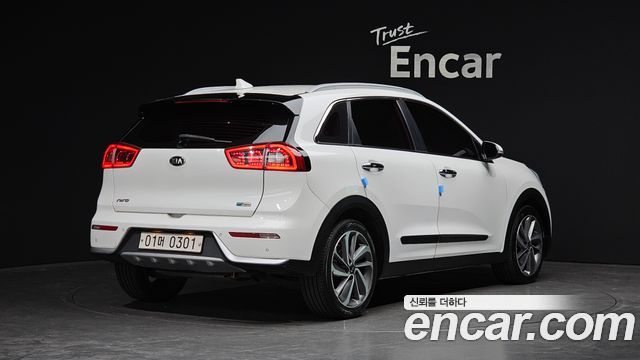 Kia Niro Prestige — пробег 102 539 км — фото 2 из 5