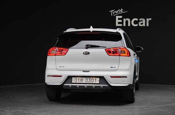 Kia Niro Prestige — пробег 102 539 км — фото 4 из 5