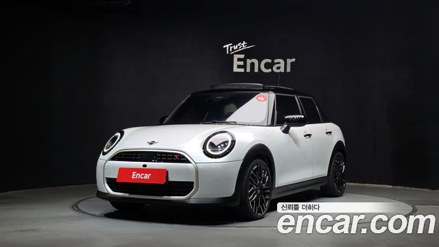 Mini Cooper 5 Door Favoured — пробег 6 054 км — фото 1 из 5