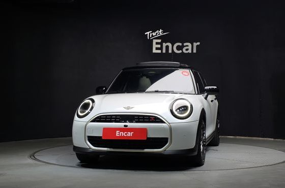Mini Cooper 5 Door Favoured — пробег 6 054 км — фото 3 из 5