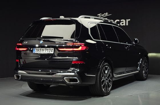BMW X7 xDrive 40d M Sport 6STR — пробег 9 901 км — фото 2 из 5