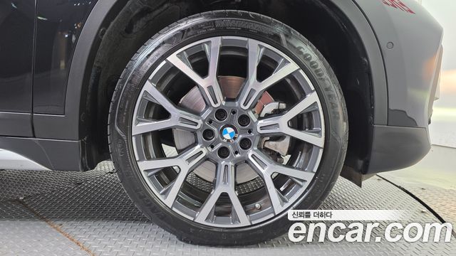 BMW X1 xDrive 20i xLine — пробег 22 673 км — фото 5 из 5