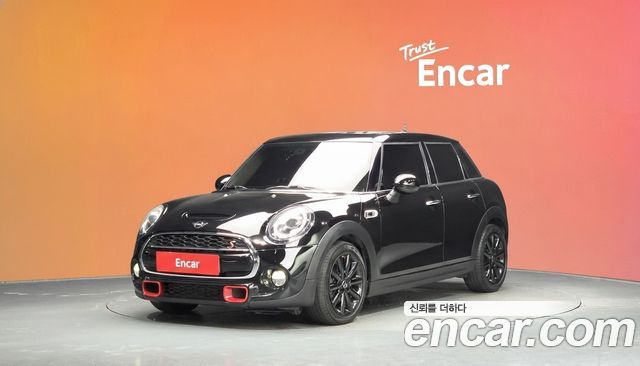 Mini Cooper 5Door Standard 3rd — пробег 180 623 км — фото 1 из 5