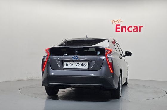 Toyota Prius 1.8 E — пробег 109 595 км — фото 4 из 5