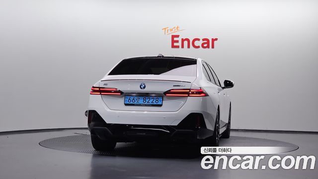 BMW i5 eDrive 40 M Sport Pro — пробег 37 645 км — фото 4 из 5