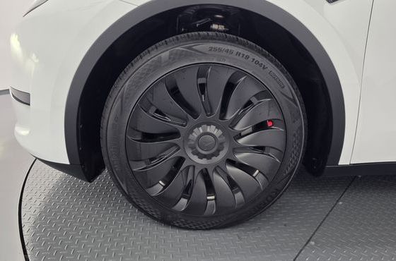 Tesla Model Y RWD — пробег 44 626 км — фото 5 из 5