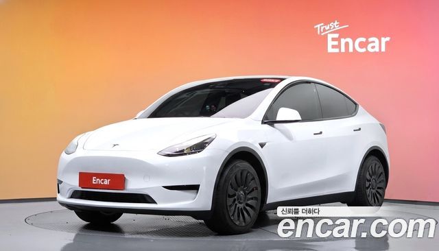 Tesla Model Y RWD — пробег 44 626 км — фото 1 из 5