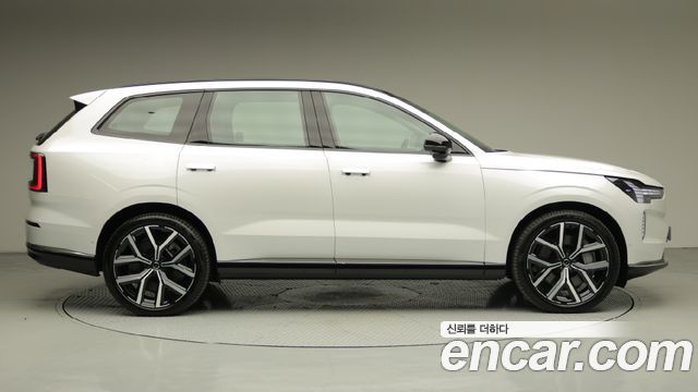 Volvo EX90 Twin Motor Performance Ultra 6-Seater — пробег 546 км — фото 3 из 5