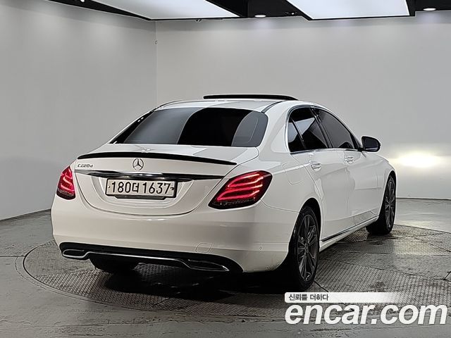 Mercedes-Benz C-Class C220 d Avantgarde — пробег 150 049 км — фото 4 из 5