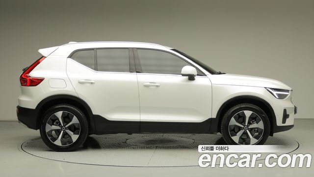Volvo XC40 B4 Ultimate Bright — пробег 9 617 км — фото 3 из 5