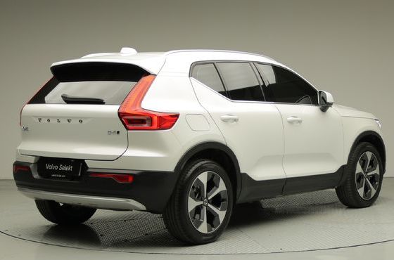 Volvo XC40 B4 Ultimate Bright — пробег 9 617 км — фото 4 из 5