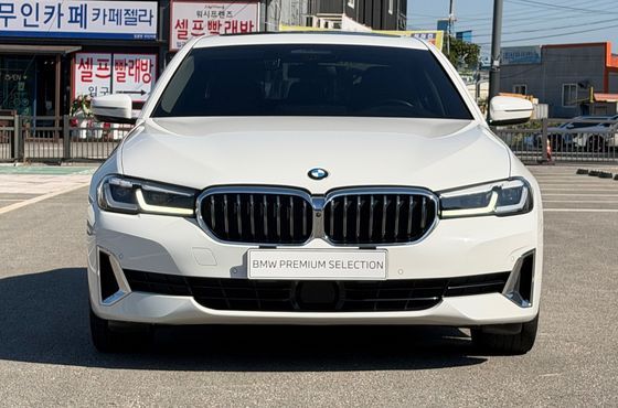 BMW 5-Series 520i Luxury — пробег 56 845 км — фото 3 из 5