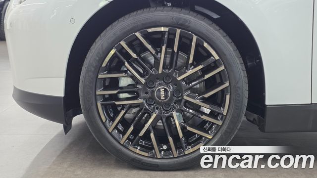 Mini Cooper SE Favoured — пробег 21 810 км — фото 5 из 5