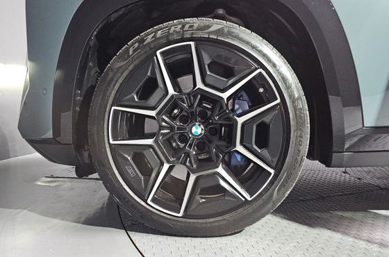 BMW XM 4.4 — пробег 10 049 км — фото 5 из 5