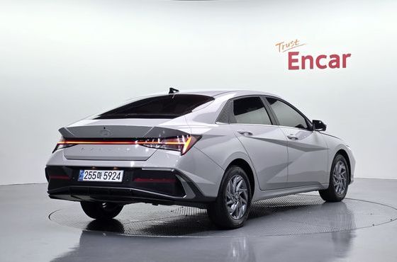 Hyundai AVANTE 1.6 Inspiration — пробег 4 180 км — фото 2 из 5
