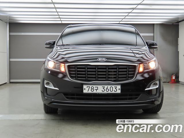 Kia Carnival 11-Seater Deluxe — пробег 129 501 км — фото 2 из 5