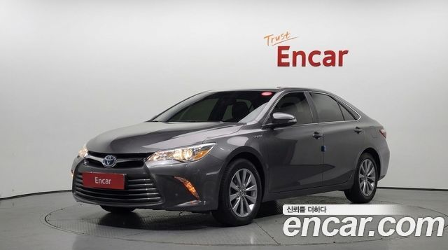 Toyota Camry Hybrid LE — пробег 70 739 км — фото 1 из 5