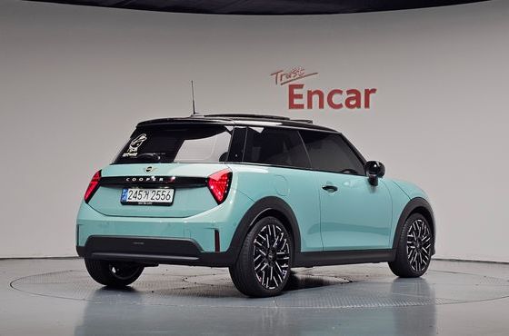 Mini Cooper Favoured — пробег 17 886 км — фото 2 из 5