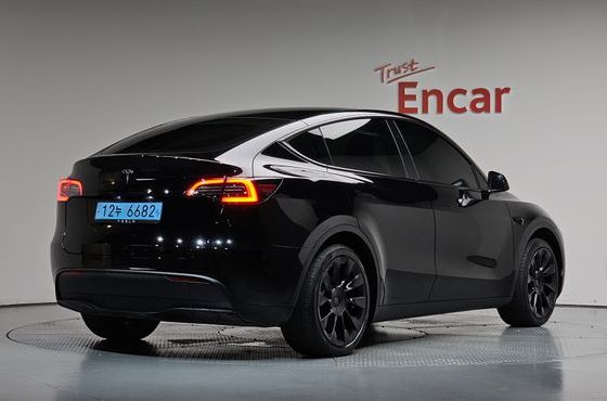 Tesla Model Y RWD — пробег 26 900 км — фото 2 из 5