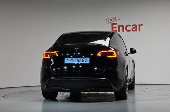 Tesla Model Y RWD — пробег 26 900 км — фото 4 из 5