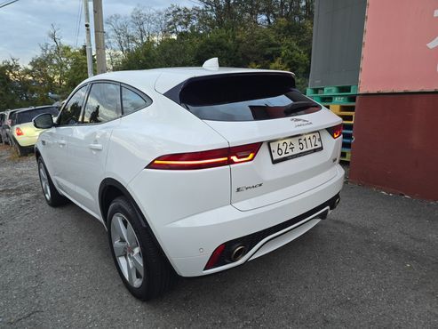 Jaguar E-PACE R250 R-Dynamic SE — пробег 131 125 км — фото 4 из 5