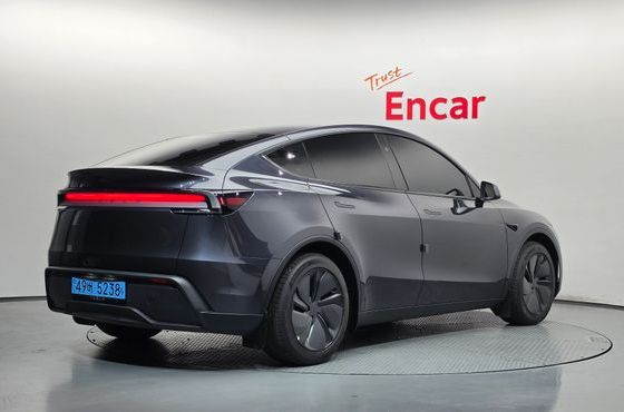 Tesla Model Y Premium RWD — пробег 8 843 км — фото 2 из 5