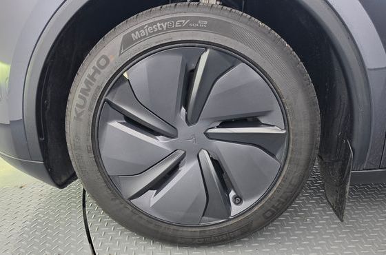 Tesla Model Y Premium RWD — пробег 8 843 км — фото 5 из 5