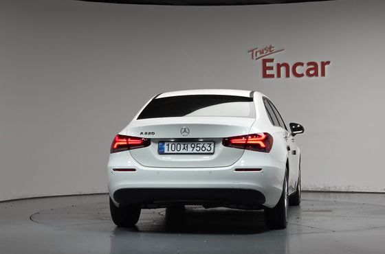 Mercedes-Benz A-Class A220 Sedan — пробег 43 296 км — фото 4 из 5