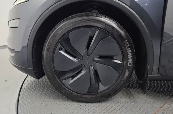 Tesla Model Y RWD — пробег 19 180 км — фото 5 из 5