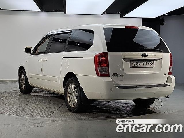 Kia Carnival LPI GX Deluxe — пробег 241 100 км — фото 3 из 5