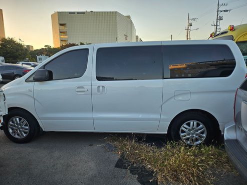 Hyundai Starex 12-Seater Wagon Smart — пробег 182 400 км — фото 3 из 5