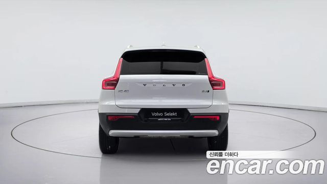 Volvo XC40 B4 Ultra Bright — пробег 15 797 км — фото 4 из 5
