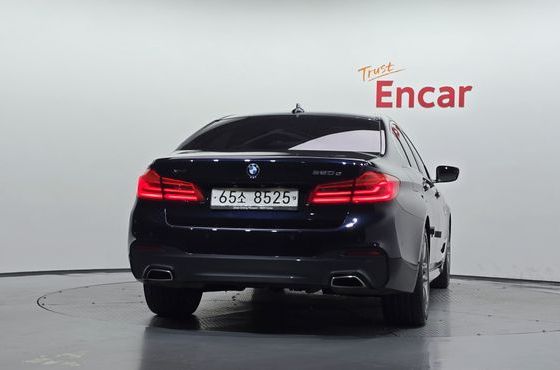 BMW 5-Series 520d xDrive M Sport Package — пробег 117 777 км — фото 4 из 5