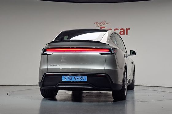 Tesla Model Y L Long Range AWD — пробег 32 км — фото 4 из 5